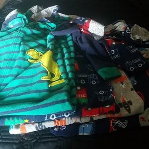 5T  4 pairs of carter onesie s zip up like new